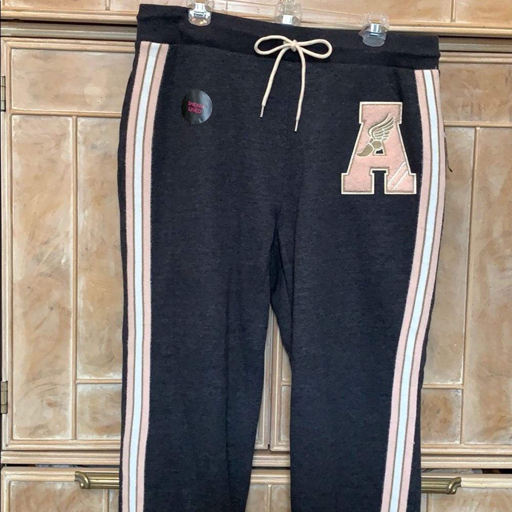 NWB comfy work out pants, smoke & pet free home